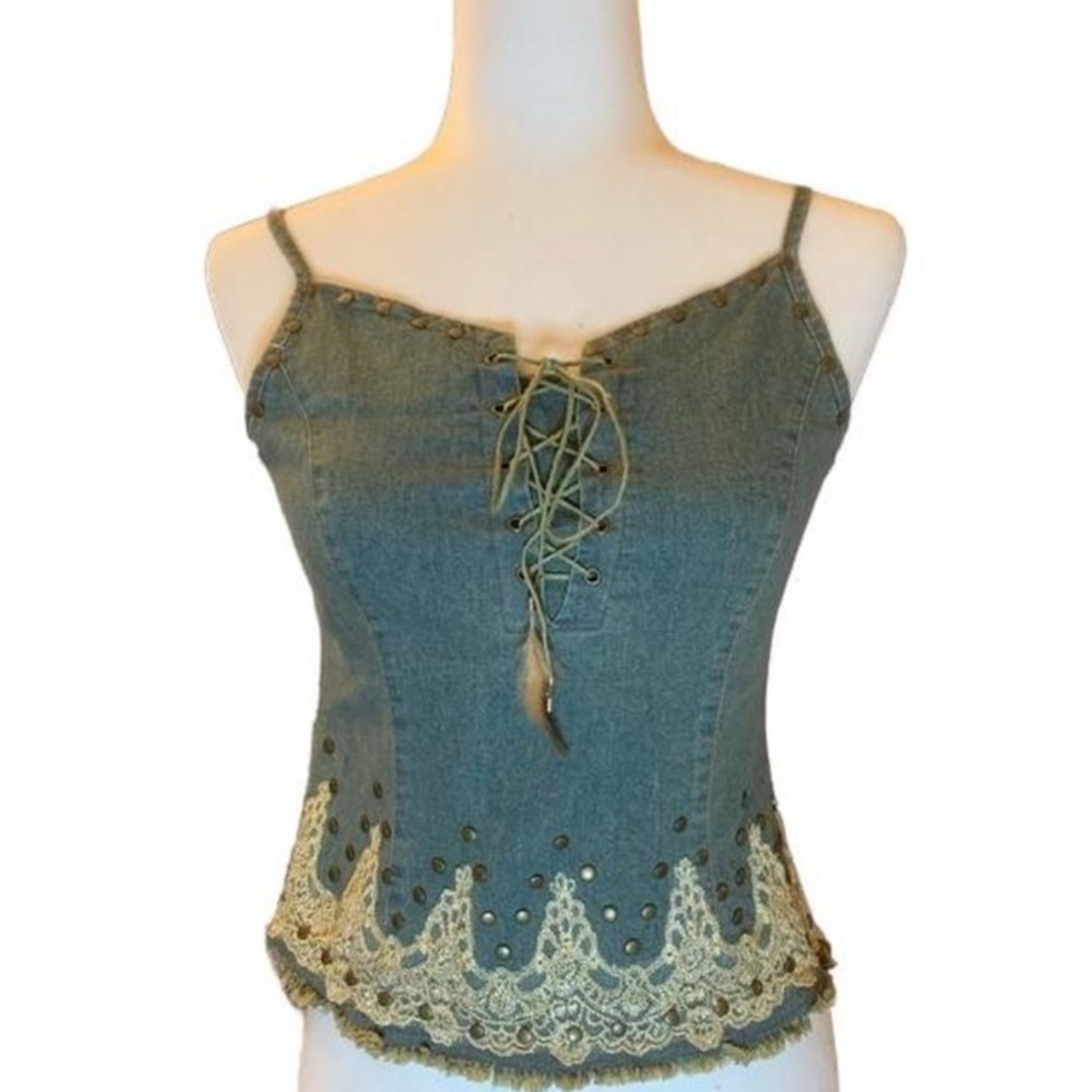 #90s style #laceup #denimshirt ♉️